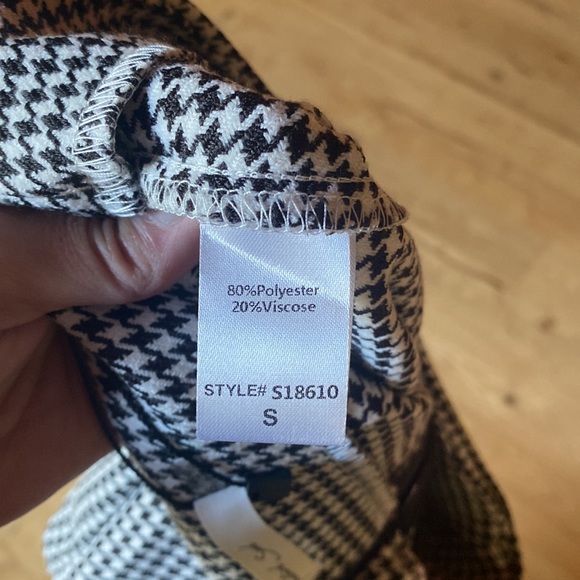 NEW!! Houndstooth skirt/skort, size S - Picture 7 of 8